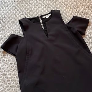 Black hanging sleeves too